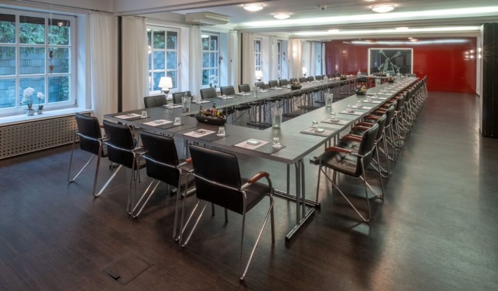 Tagungsraum mit U-Form Bestuhlung